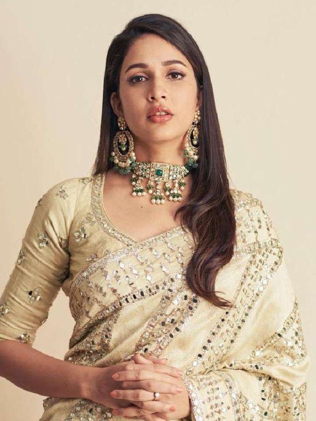 Lanvaya tripathi glamours amazing saree looks